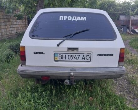 Белый Опель Рекорд, объемом двигателя 1.8 л и пробегом 350 тыс. км за 450 $, фото 2 на Automoto.ua