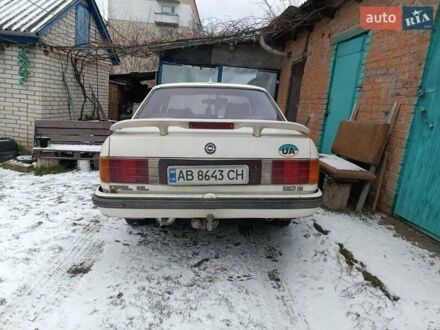 Белый Опель Рекорд, объемом двигателя 1.8 л и пробегом 250 тыс. км за 800 $, фото 1 на Automoto.ua