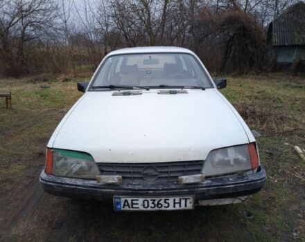 Белый Опель Рекорд, объемом двигателя 2 л и пробегом 600 тыс. км за 712 $, фото 1 на Automoto.ua