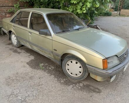 Бежевий Опель Рекорд, об'ємом двигуна 2 л та пробігом 300 тис. км за 475 $, фото 1 на Automoto.ua