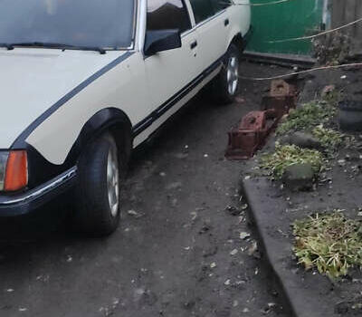 Бежевий Опель Рекорд, об'ємом двигуна 2.2 л та пробігом 160 тис. км за 500 $, фото 1 на Automoto.ua