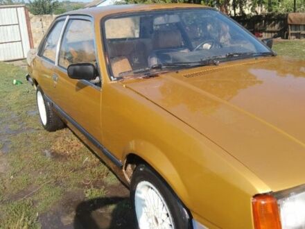 Бежевий Опель Рекорд, об'ємом двигуна 2 л та пробігом 75 тис. км за 850 $, фото 1 на Automoto.ua