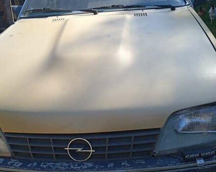 Бежевый Опель Рекорд, объемом двигателя 2.3 л и пробегом 300 тыс. км за 1000 $, фото 1 на Automoto.ua