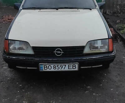 Бежевий Опель Рекорд, об'ємом двигуна 2.2 л та пробігом 160 тис. км за 500 $, фото 1 на Automoto.ua