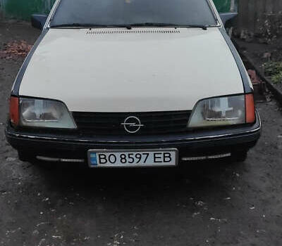 Бежевый Опель Рекорд, объемом двигателя 2.2 л и пробегом 160 тыс. км за 500 $, фото 1 на Automoto.ua