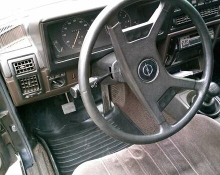 Чорний Опель Рекорд, об'ємом двигуна 2.2 л та пробігом 50 тис. км за 1600 $, фото 5 на Automoto.ua