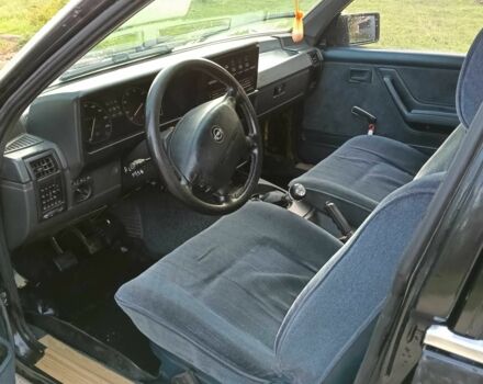 Черный Опель Рекорд, объемом двигателя 2 л и пробегом 1000 тыс. км за 955 $, фото 4 на Automoto.ua