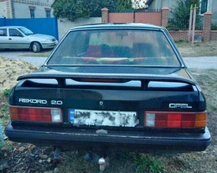 Коричневый Опель Рекорд, объемом двигателя 2 л и пробегом 200 тыс. км за 800 $, фото 1 на Automoto.ua