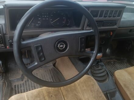 Опель Рекорд 1982 в Кривом Роге на Automoto.ua Красный Опель Рекорд, объемом двигателя 2 л и пробегом 250 тыс. км за 240 $, фото 1 на Automoto.ua