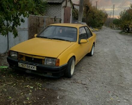Желтый Опель Рекорд, объемом двигателя 2 л и пробегом 3 тыс. км за 403 $, фото 1 на Automoto.ua