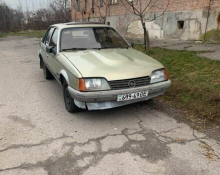 Желтый Опель Рекорд, объемом двигателя 2.3 л и пробегом 327 тыс. км за 798 $, фото 1 на Automoto.ua