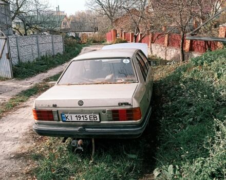 Серый Опель Рекорд, объемом двигателя 2 л и пробегом 260 тыс. км за 600 $, фото 1 на Automoto.ua