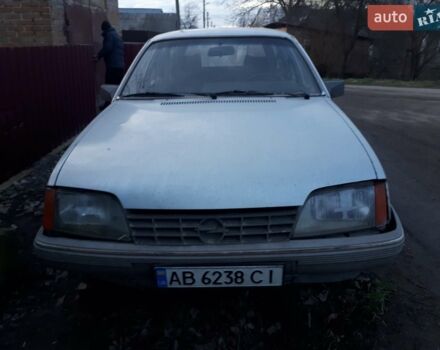 Сірий Опель Рекорд, об'ємом двигуна 2 л та пробігом 470 тис. км за 700 $, фото 1 на Automoto.ua