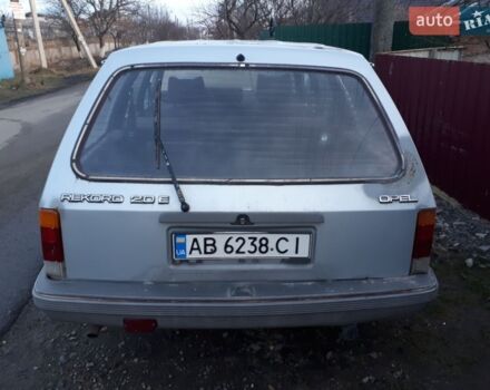 Сірий Опель Рекорд, об'ємом двигуна 2 л та пробігом 470 тис. км за 700 $, фото 2 на Automoto.ua