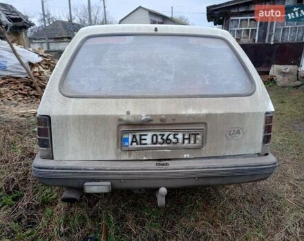 Серый Опель Рекорд, объемом двигателя 2.2 л и пробегом 600 тыс. км за 700 $, фото 2 на Automoto.ua