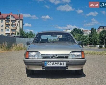 Серый Опель Рекорд, объемом двигателя 1.8 л и пробегом 150 тыс. км за 1750 $, фото 1 на Automoto.ua