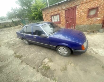 Синий Опель Рекорд, объемом двигателя 2.2 л и пробегом 300 тыс. км за 350 $, фото 1 на Automoto.ua