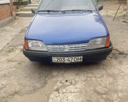Синий Опель Рекорд, объемом двигателя 2.2 л и пробегом 300 тыс. км за 350 $, фото 3 на Automoto.ua