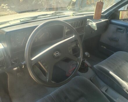 Синій Опель Рекорд, об'ємом двигуна 2.2 л та пробігом 30 тис. км за 700 $, фото 4 на Automoto.ua