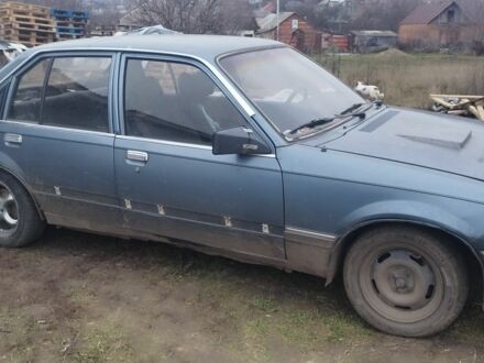 Синий Опель Рекорд, объемом двигателя 2 л и пробегом 50 тыс. км за 600 $, фото 1 на Automoto.ua