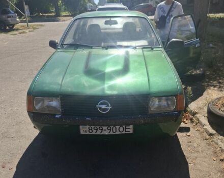 Зелений Опель Рекорд, об'ємом двигуна 2 л та пробігом 250 тис. км за 1200 $, фото 3 на Automoto.ua
