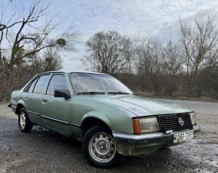 Зеленый Опель Рекорд, объемом двигателя 2 л и пробегом 370 тыс. км за 690 $, фото 1 на Automoto.ua