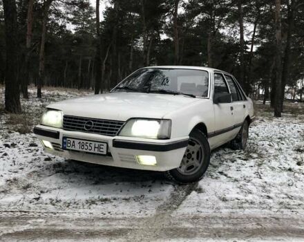 Белый Опель Сенатор, объемом двигателя 2.2 л и пробегом 250 тыс. км за 750 $, фото 1 на Automoto.ua