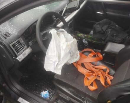 Черный Опель Сигнум, объемом двигателя 1.9 л и пробегом 250 тыс. км за 1000 $, фото 3 на Automoto.ua