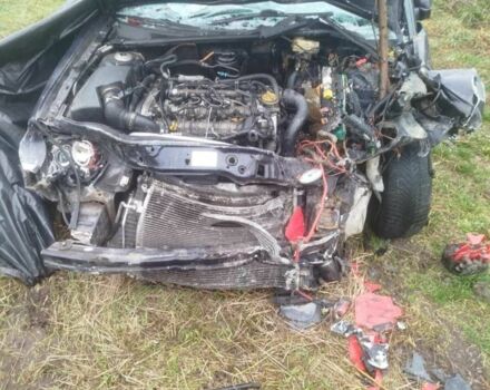 Черный Опель Сигнум, объемом двигателя 1.9 л и пробегом 250 тыс. км за 1000 $, фото 6 на Automoto.ua