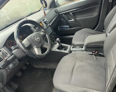 Черный Опель Сигнум, объемом двигателя 2.2 л и пробегом 307 тыс. км за 3800 $, фото 5 на Automoto.ua