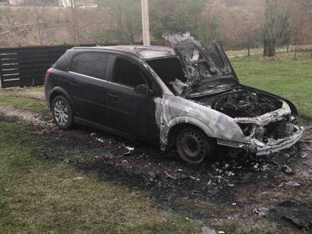 Черный Опель Сигнум, объемом двигателя 1.9 л и пробегом 350 тыс. км за 600 $, фото 1 на Automoto.ua