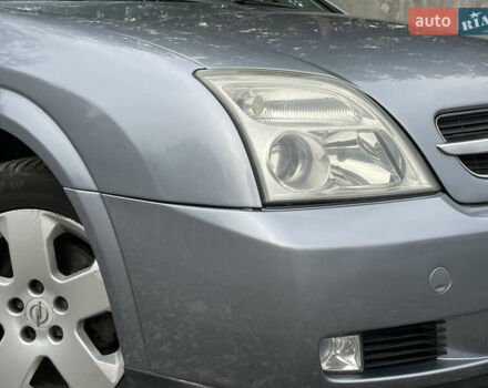 Серый Опель Сигнум, объемом двигателя 2.17 л и пробегом 294 тыс. км за 3790 $, фото 2 на Automoto.ua