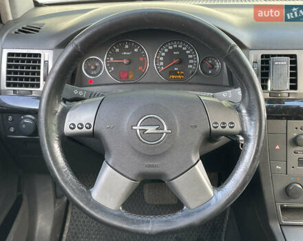 Серый Опель Сигнум, объемом двигателя 2.17 л и пробегом 294 тыс. км за 3790 $, фото 16 на Automoto.ua