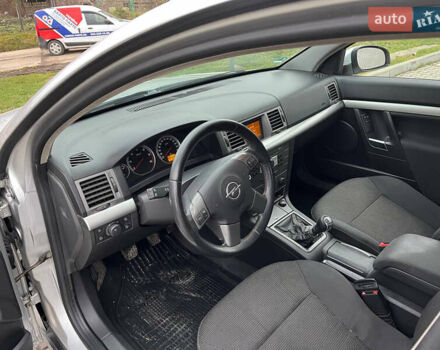 Серый Опель Сигнум, объемом двигателя 1.91 л и пробегом 318 тыс. км за 4500 $, фото 9 на Automoto.ua