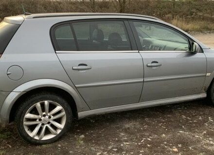 Серый Опель Сигнум, объемом двигателя 1.9 л и пробегом 363 тыс. км за 2601 $, фото 3 на Automoto.ua