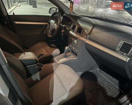 Серый Опель Сигнум, объемом двигателя 2.2 л и пробегом 251 тыс. км за 4700 $, фото 4 на Automoto.ua