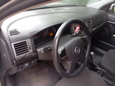 Серый Опель Сигнум, объемом двигателя 2.2 л и пробегом 330 тыс. км за 2500 $, фото 1 на Automoto.ua