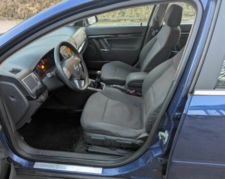 Синий Опель Сигнум, объемом двигателя 2.2 л и пробегом 180 тыс. км за 1999 $, фото 13 на Automoto.ua