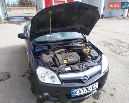 Черный Опель Тигра, объемом двигателя 1.8 л и пробегом 200 тыс. км за 5200 $, фото 10 на Automoto.ua