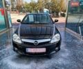 Черный Опель Тигра, объемом двигателя 1.36 л и пробегом 181 тыс. км за 4997 $, фото 3 на Automoto.ua