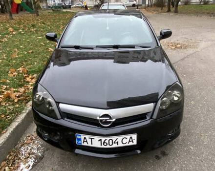 Черный Опель Тигра, объемом двигателя 1.8 л и пробегом 175 тыс. км за 4900 $, фото 1 на Automoto.ua