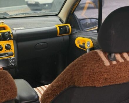 Желтый Опель Тигра, объемом двигателя 1.4 л и пробегом 180 тыс. км за 1350 $, фото 11 на Automoto.ua