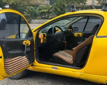 Желтый Опель Тигра, объемом двигателя 1.4 л и пробегом 180 тыс. км за 1350 $, фото 5 на Automoto.ua