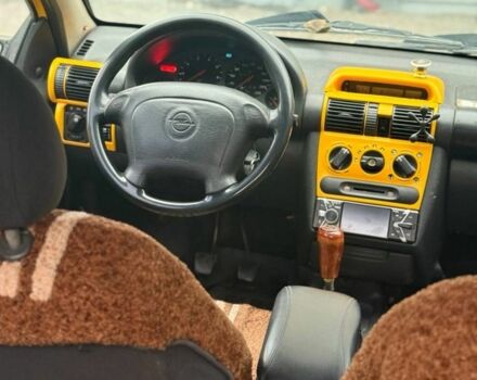 Желтый Опель Тигра, объемом двигателя 1.4 л и пробегом 180 тыс. км за 1350 $, фото 10 на Automoto.ua