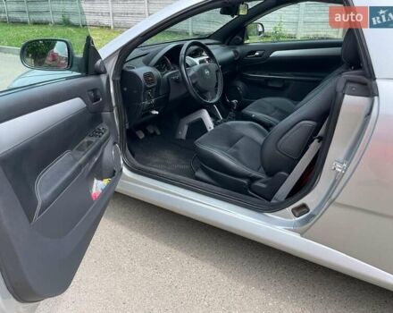 Серый Опель Тигра, объемом двигателя 1.3 л и пробегом 162 тыс. км за 4000 $, фото 13 на Automoto.ua