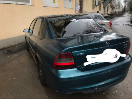 Зелений Опель Вектра Б, об'ємом двигуна 2 л та пробігом 357 тис. км за 900 $, фото 1 на Automoto.ua
