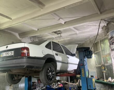 Белый Опель Вектра, объемом двигателя 1.6 л и пробегом 1000 тыс. км за 758 $, фото 7 на Automoto.ua