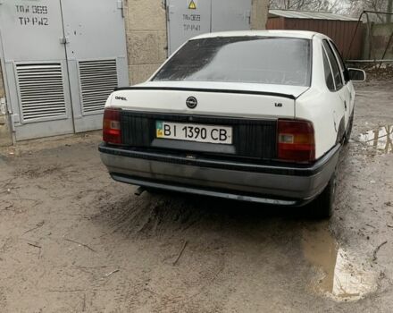 Белый Опель Вектра, объемом двигателя 1.6 л и пробегом 1000 тыс. км за 758 $, фото 3 на Automoto.ua