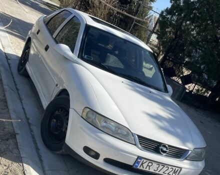 Белый Опель Вектра, объемом двигателя 1.8 л и пробегом 305 тыс. км за 1450 $, фото 3 на Automoto.ua