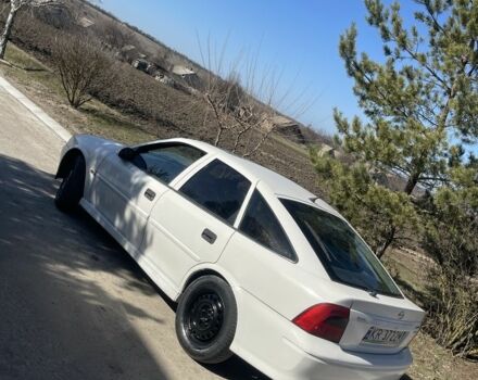 Белый Опель Вектра, объемом двигателя 1.8 л и пробегом 305 тыс. км за 1450 $, фото 9 на Automoto.ua